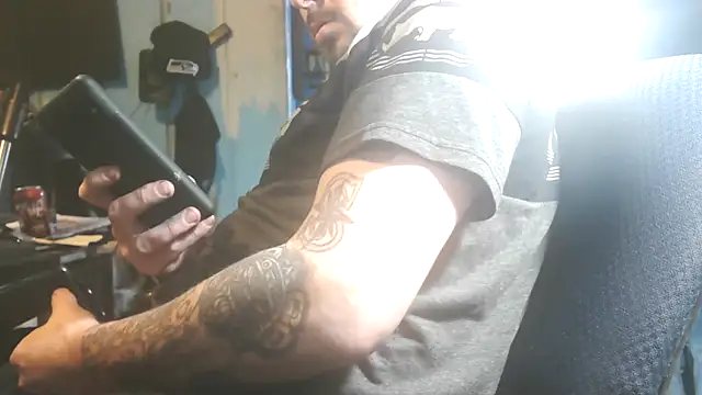 faded206 online show from December 3, 3:51 am