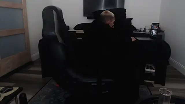 inc25cbxh online show from December 19, 7:55 pm