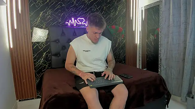 keane lee online show from December 2, 12:52 pm