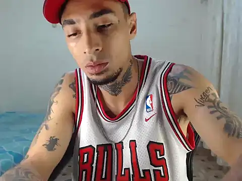 emiliano hottt online show from December 4, 4:58 pm