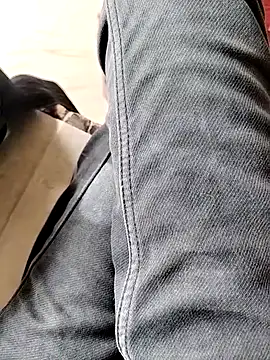 pariraj001 online show from September 25, 4:22 am