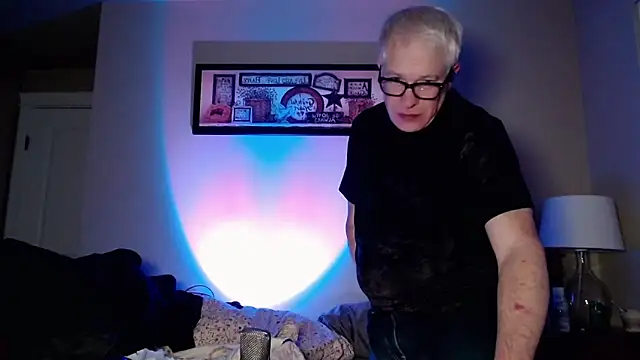 Snarfle82 online show from December 3, 5:13 am