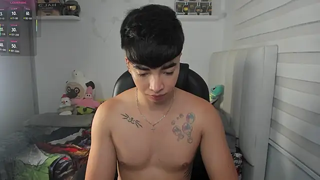 santy7v7 online show from February 25, 1:45 pm