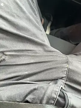 Snapshot of agitnizci13 chatting on December 16, 12:16 pm agitnizci13 online show from December 16, 12:16 pm