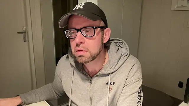 FABIOGLASSES online show from September 26, 9:01 pm