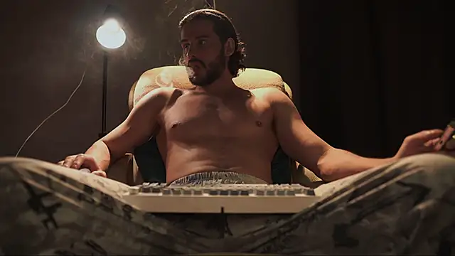 Keen   Luckystrike online show from January 14, 9:25 am