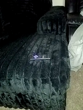 yellowwetfox online show from February 2, 2:58 pm