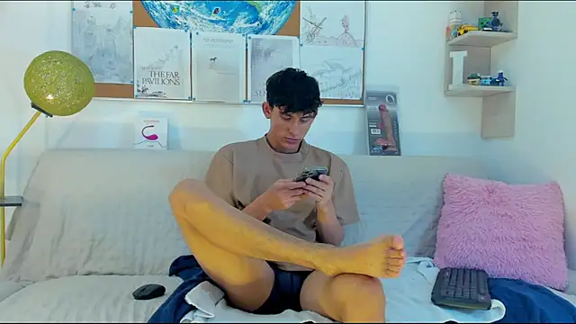 logan thomas online show from April 25, 7:33 pm