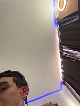 strongboy  online show from April 11, 7:50 pm