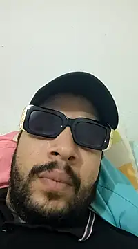 Snapshot of eljefe1119 chatting on March 13, 7:28 pm eljefe1119 online show from March 13, 7:28 pm