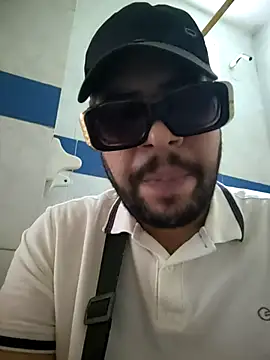 Snapshot of eljefe1119 chatting on March 4, 6:07 pm eljefe1119 online show from March 4, 6:07 pm