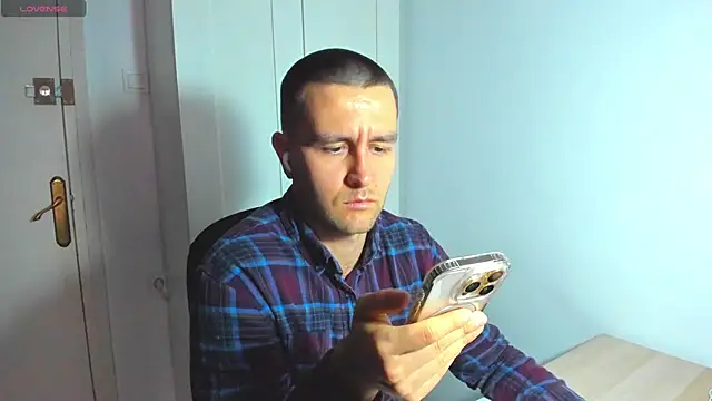 Snapshot of HonestAndrew chatting on January 16, 1:25 pm HonestAndrew online show from January 16, 1:25 pm
