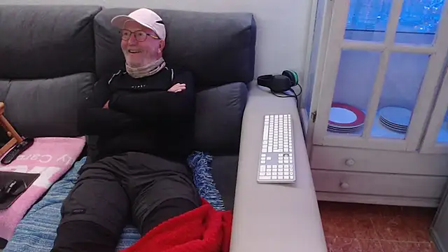 Nudelschwanz online show from December 3, 5:12 pm