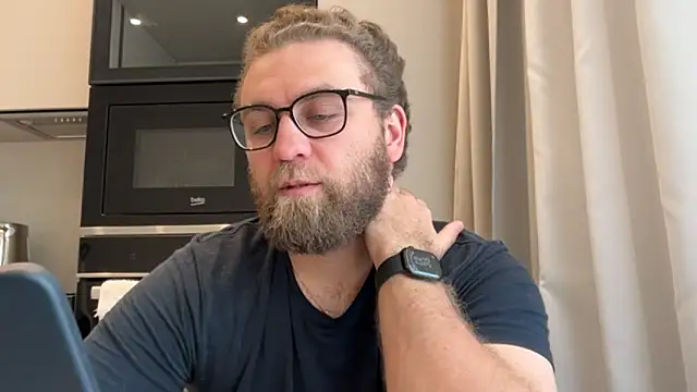 Bear bear  online show from April 11, 9:35 am