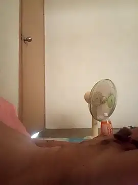 hughug123456 online show from September 9, 1:38 am