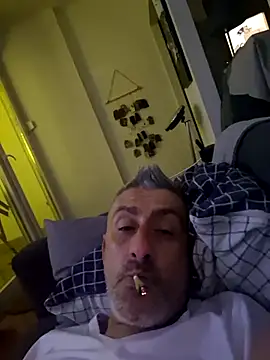 cuci45 online show from December 18, 11:45 pm