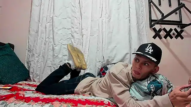 davidlatin66 online show from December 19, 9:34 pm