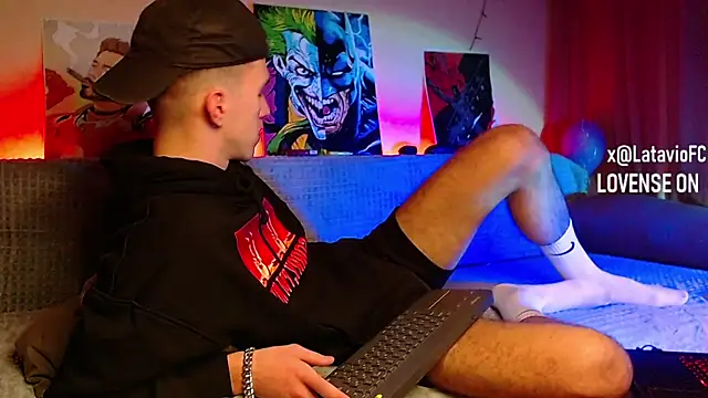 Snapshot of Midnighter_ chatting on January 30, 9:04 am Midnighter  online show from January 30, 9:04 am