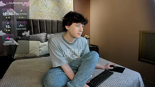  YummyTony  online show from February 25, 10:16 am