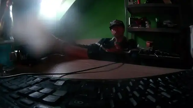 Snapshot of capoloveu chatting on October 2, 4:11 pm capoloveu online show from October 2, 4:11 pm