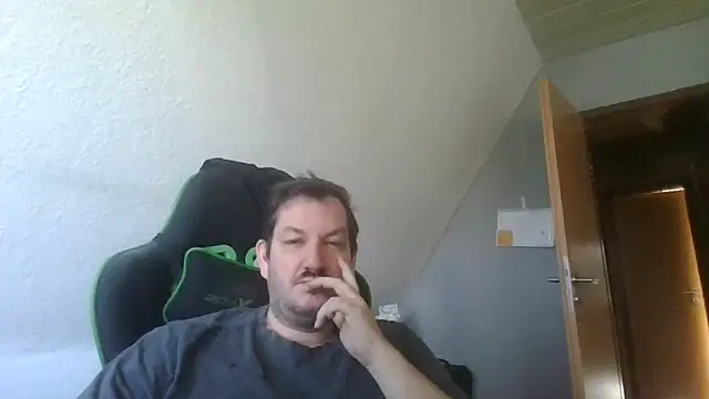 Snapshot of Golffahrer1982 chatting on September 22, 8:25 am Golffahrer1982 online show from September 22, 8:25 am