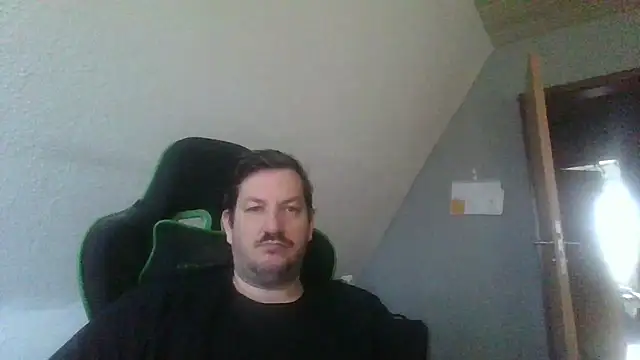 Snapshot of Golffahrer1982 chatting on October 4, 9:36 am Golffahrer1982 online show from October 4, 9:36 am