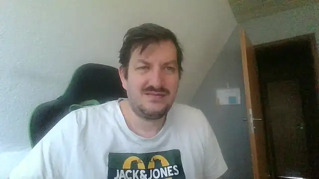 Snapshot of Golffahrer1982 chatting on October 27, 11:34 am Golffahrer1982 online show from October 27, 11:34 am