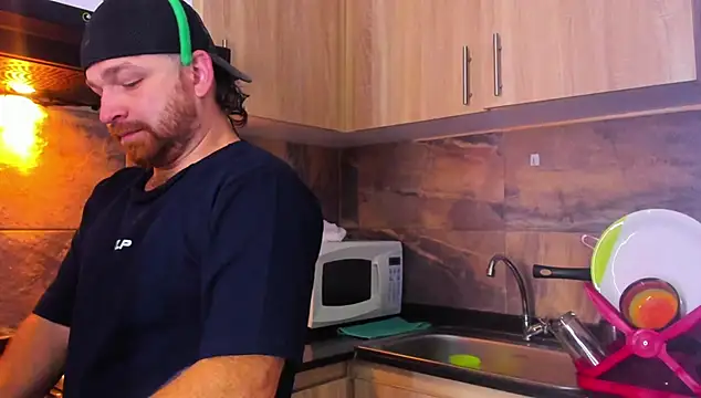 michacosio online show from December 9, 6:19 pm