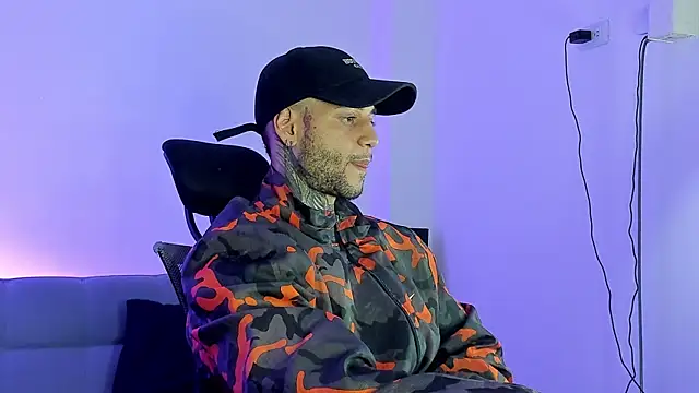  jamesleandros1 online show from June 15, 2:58 am