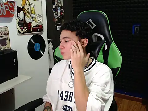 Curly Angel24 online show from December 16, 3:35 am