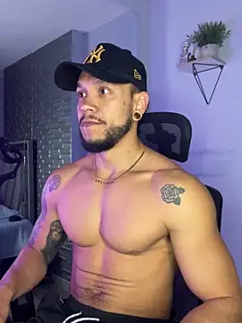 ARON TAYLER01 online show from October 28, 10:29 am