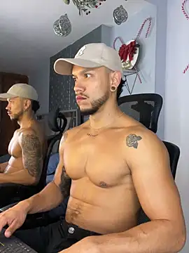 ARON TAYLER01 online show from December 29, 1:17 pm