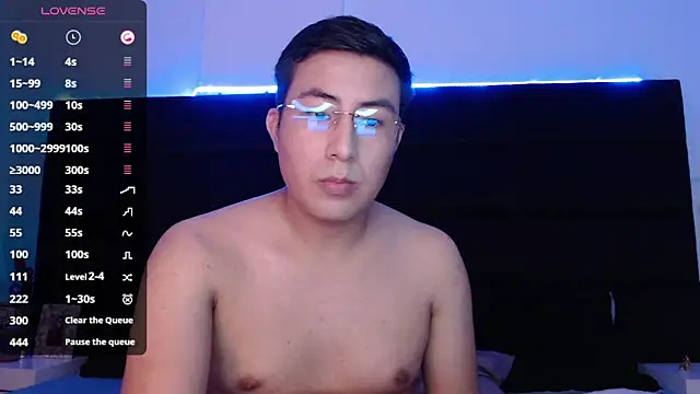 Snapshot of andrewmhilton_ chatting on December 31, 10:56 pm andrewmhilton online show from December 31, 10:56 pm