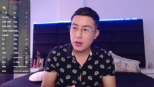 Snapshot of andrewmhilton_ chatting on January 19, 6:53 pm andrewmhilton online show from January 19, 6:53 pm