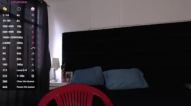 Snapshot of andrewmhilton_ chatting on February 13, 8:24 pm andrewmhilton online show from February 13, 8:24 pm