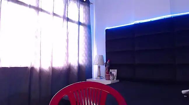 Snapshot of andrewmhilton_ chatting on March 18, 7:44 pm andrewmhilton online show from March 18, 7:44 pm