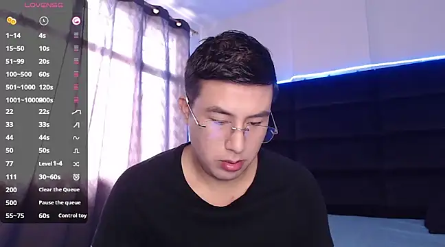 Snapshot of andrewmhilton_ chatting on March 7, 7:38 pm andrewmhilton online show from March 7, 7:38 pm