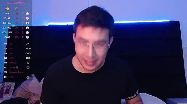 Snapshot of andrewmhilton_ chatting on December 20, 3:47 am andrewmhilton online show from December 20, 3:47 am