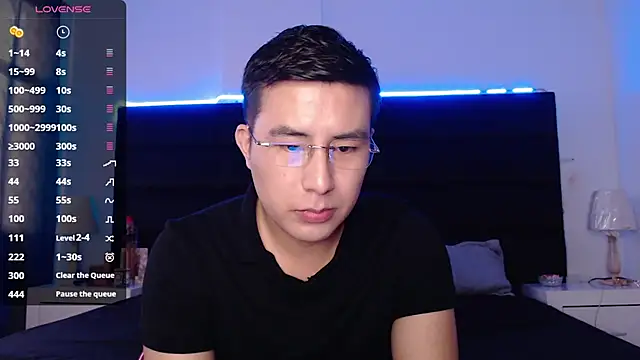 Snapshot of andrewmhilton_ chatting on January 26, 9:29 pm andrewmhilton online show from January 26, 9:29 pm