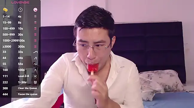 Snapshot of andrewmhilton_ chatting on January 12, 9:08 pm andrewmhilton online show from January 12, 9:08 pm