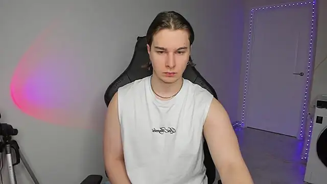 Vincent Strong online show from February 3, 7:40 am