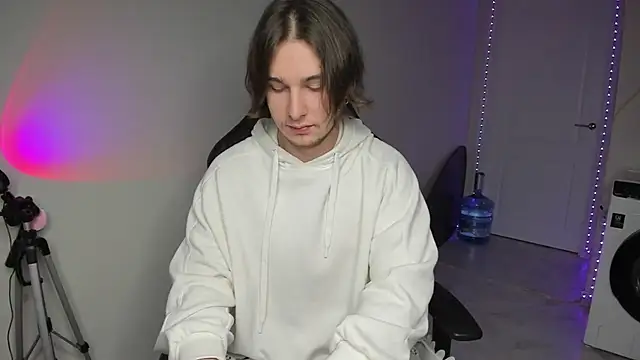 Vincent Strong online show from December 10, 7:58 am