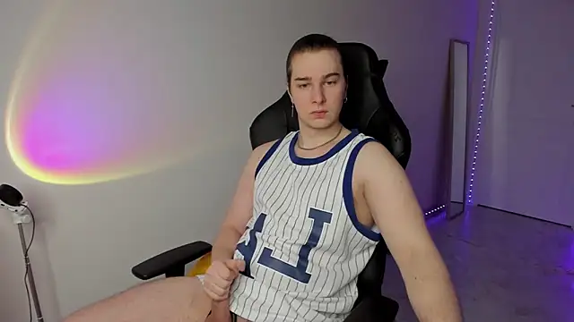 Vincent Strong online show from March 22, 1:32 am