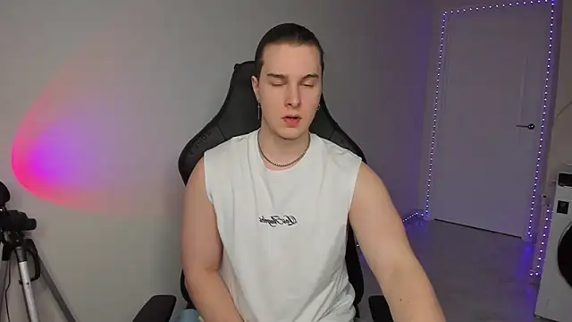 Vincent Strong online show from February 2, 1:19 pm