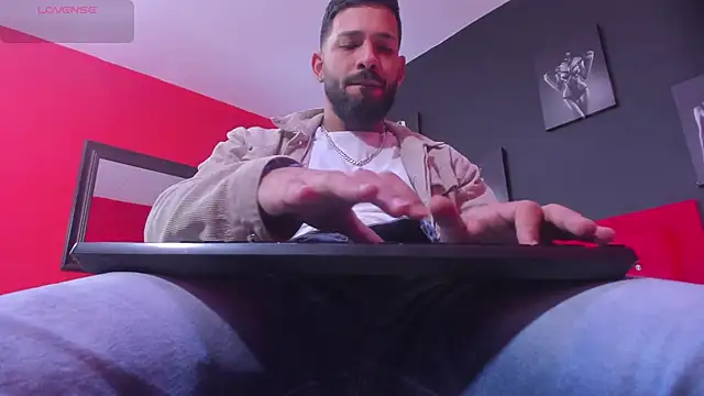 Thiagogomez online show from December 18, 12:45 pm