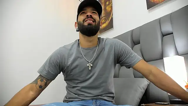 Thiagogomez online show from March 3, 7:10 pm