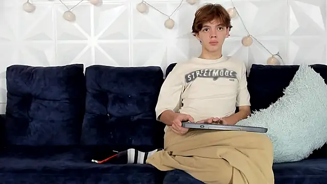 daniel hot03 online show from March 7, 9:06 pm