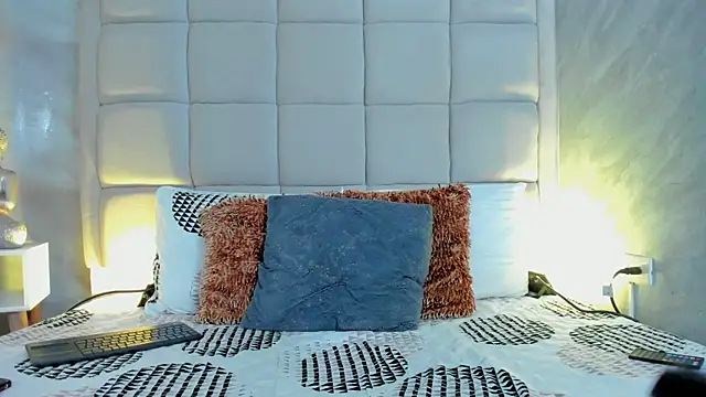 Hecatee 77 online show from February 16, 7:45 pm