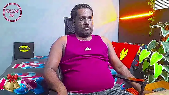 Rayansmith  online show from December 17, 8:32 pm