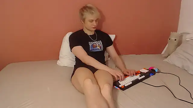 Oliver sweet  online show from April 19, 1:16 am